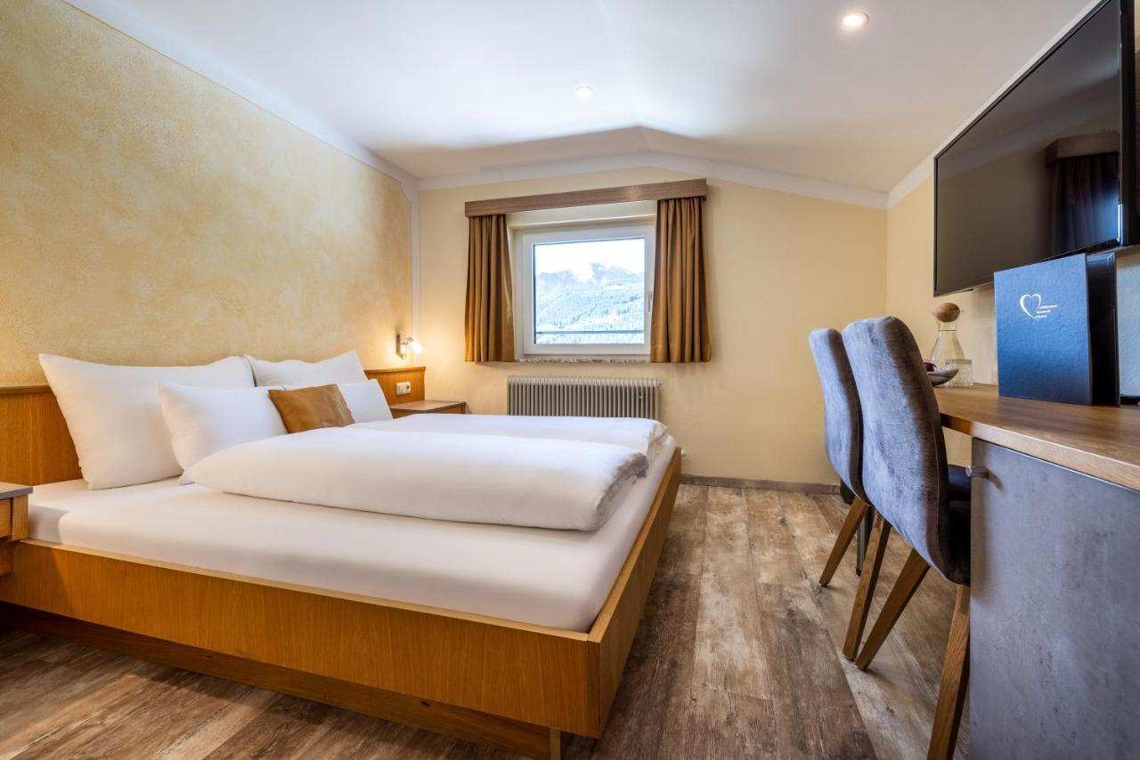 Der Burgblick-Adults Only Hotel แวร์เฟิน ภายนอก รูปภาพ