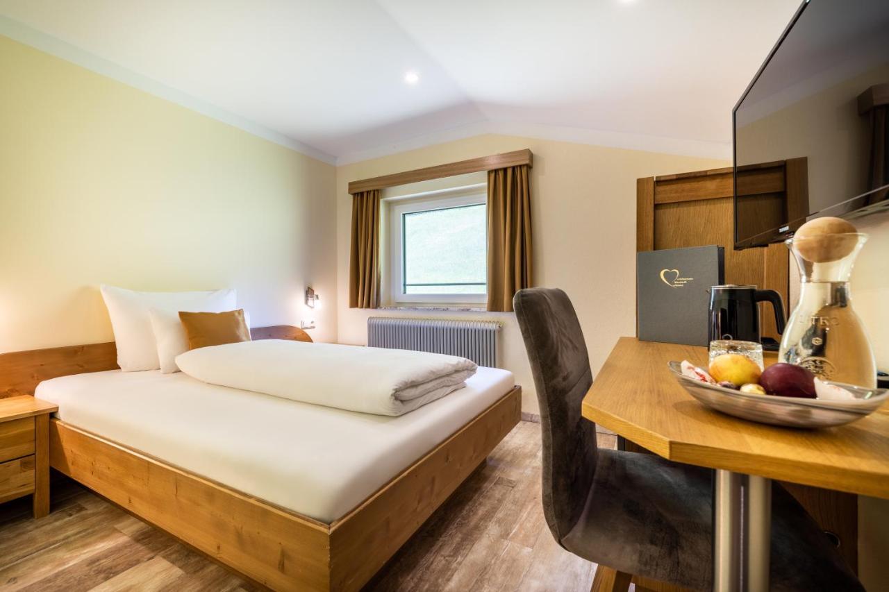 Der Burgblick-Adults Only Hotel แวร์เฟิน ภายนอก รูปภาพ