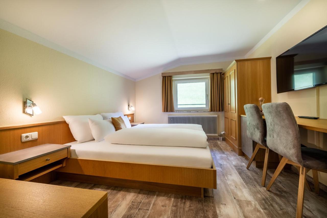 Der Burgblick-Adults Only Hotel แวร์เฟิน ภายนอก รูปภาพ