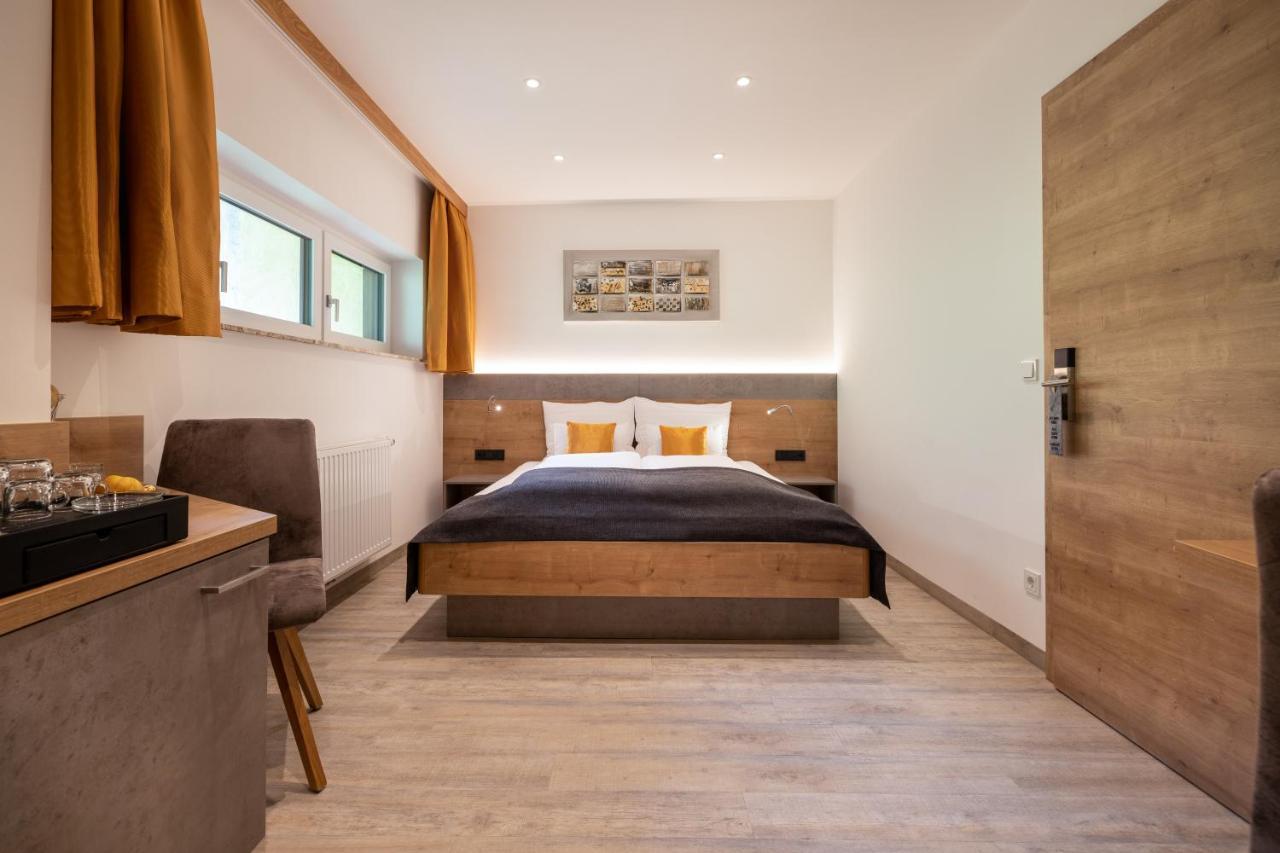 Der Burgblick-Adults Only Hotel แวร์เฟิน ภายนอก รูปภาพ