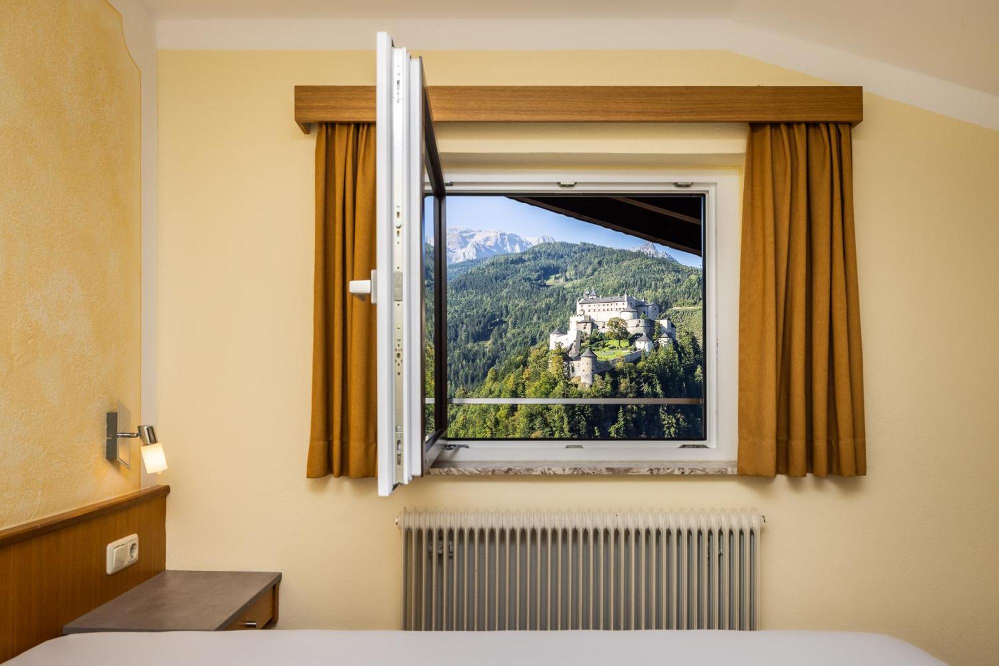 Der Burgblick-Adults Only Hotel แวร์เฟิน ภายนอก รูปภาพ