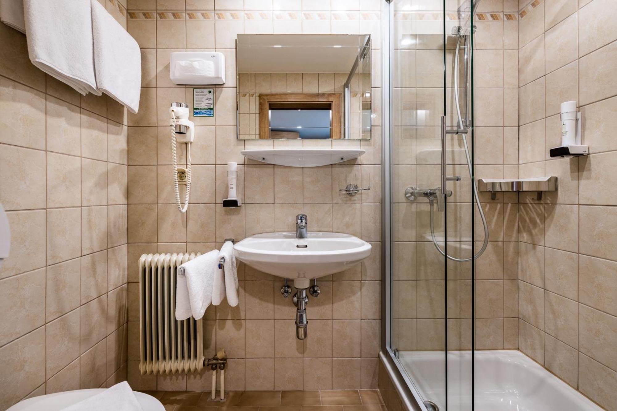 Der Burgblick-Adults Only Hotel แวร์เฟิน ภายนอก รูปภาพ