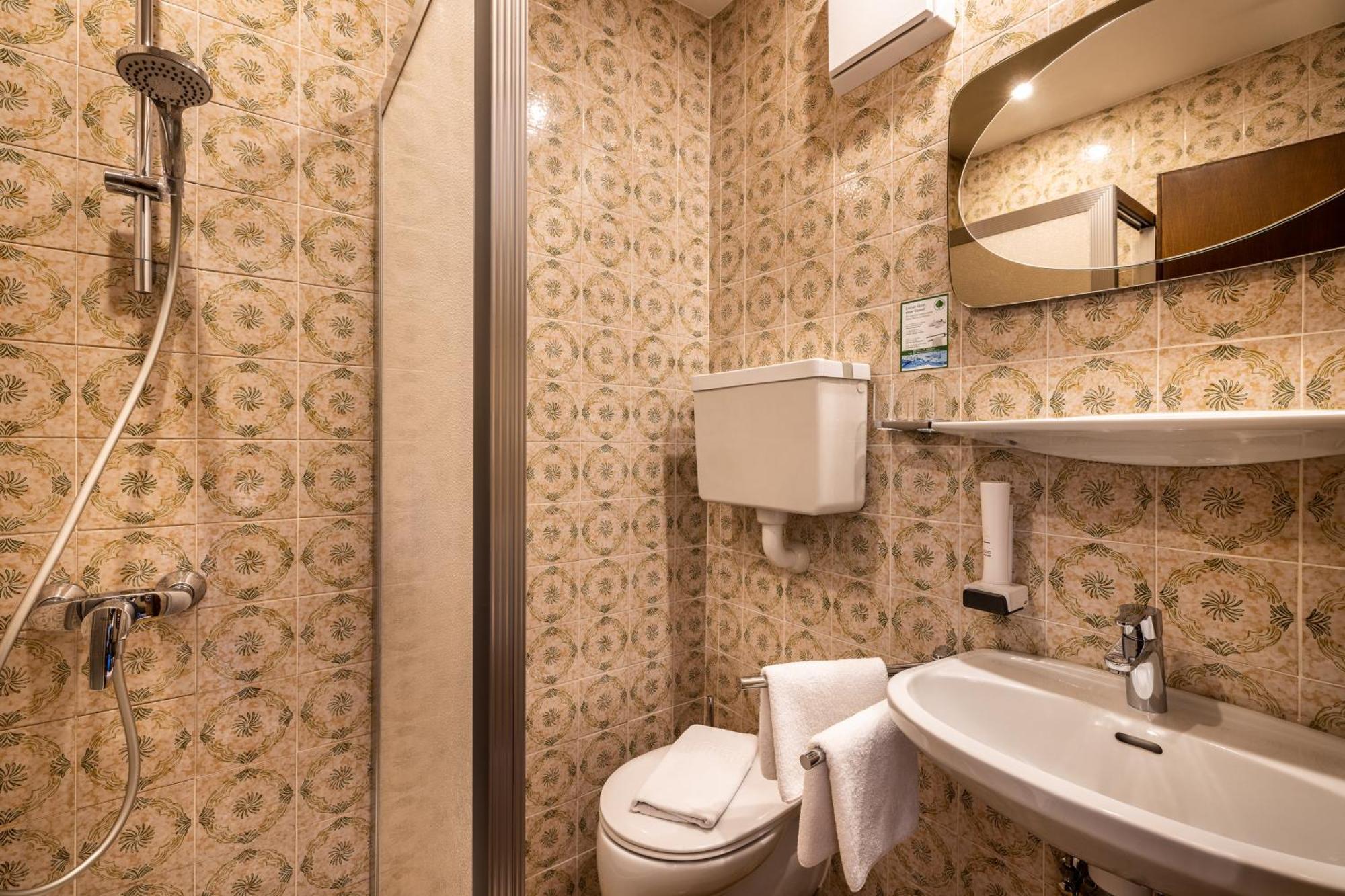 Der Burgblick-Adults Only Hotel แวร์เฟิน ภายนอก รูปภาพ