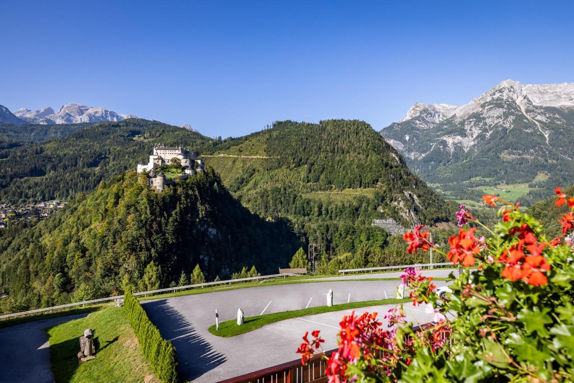 Der Burgblick-Adults Only Hotel แวร์เฟิน ภายนอก รูปภาพ